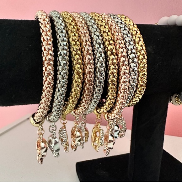 NWOT-3PC TRI-GOLD STACKABLE/ELASTIC BANGLES - Picture 3 of 6